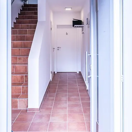 Unit B, Luxury Downtown *